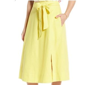 💕HP💕 1901 Yellow Celandine Side Slit Midi Skirt
Size 18
